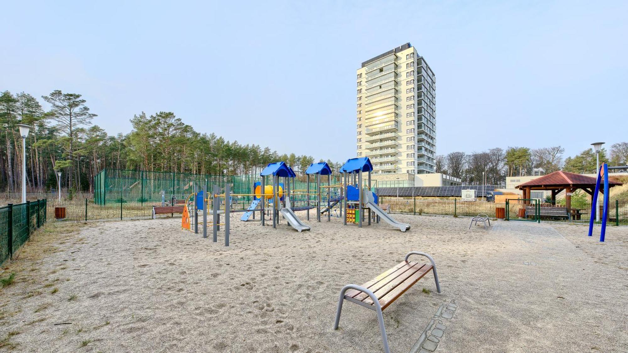 Sun & Snow Aquamarina Onyx Apartment