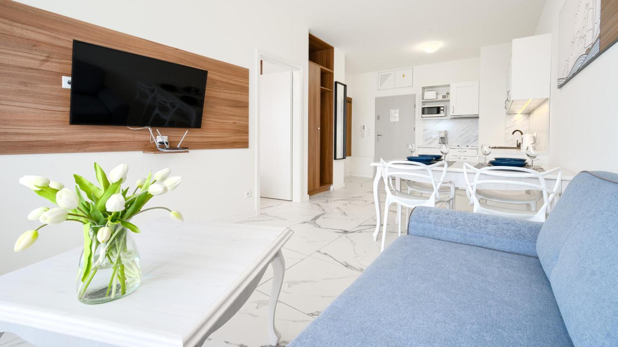 Sun & Snow Aquamarina Onyx Apartment